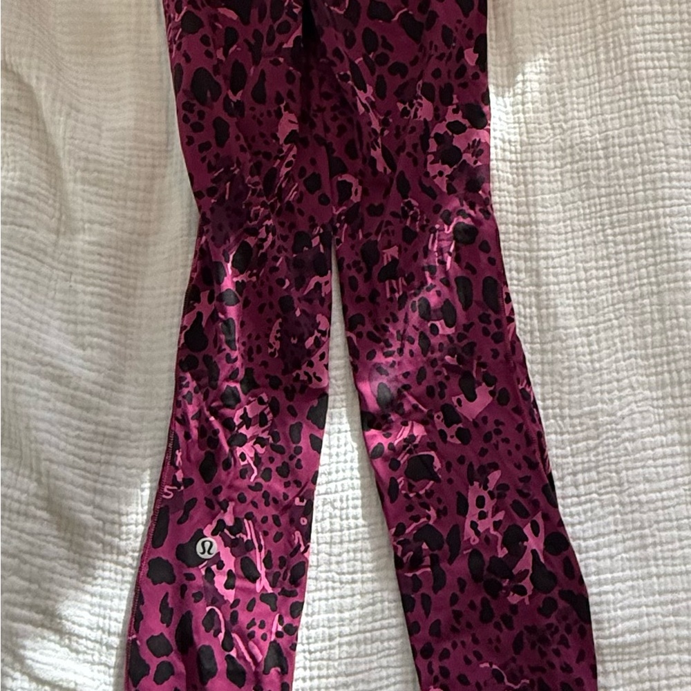 Lululemon Size 0 Pink and Black Leopard Capri Leggings